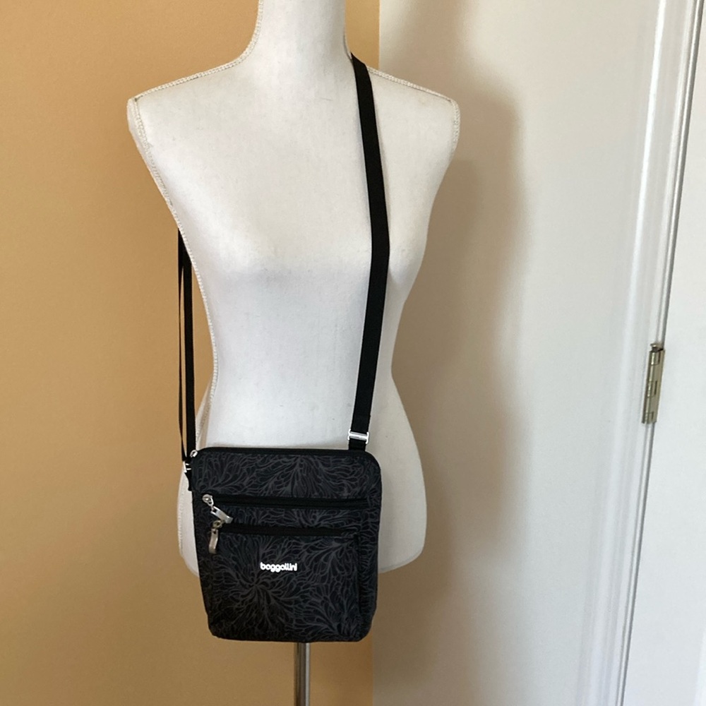 Baggallini Black Quilted Crossbody Bag with Adjustable Strap